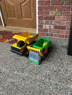 Toy dump truck and garbage truck