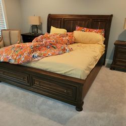 KING BEDROOM SET 4 PIECE SOLID WOOD EXC COND EXC QUALITY 
