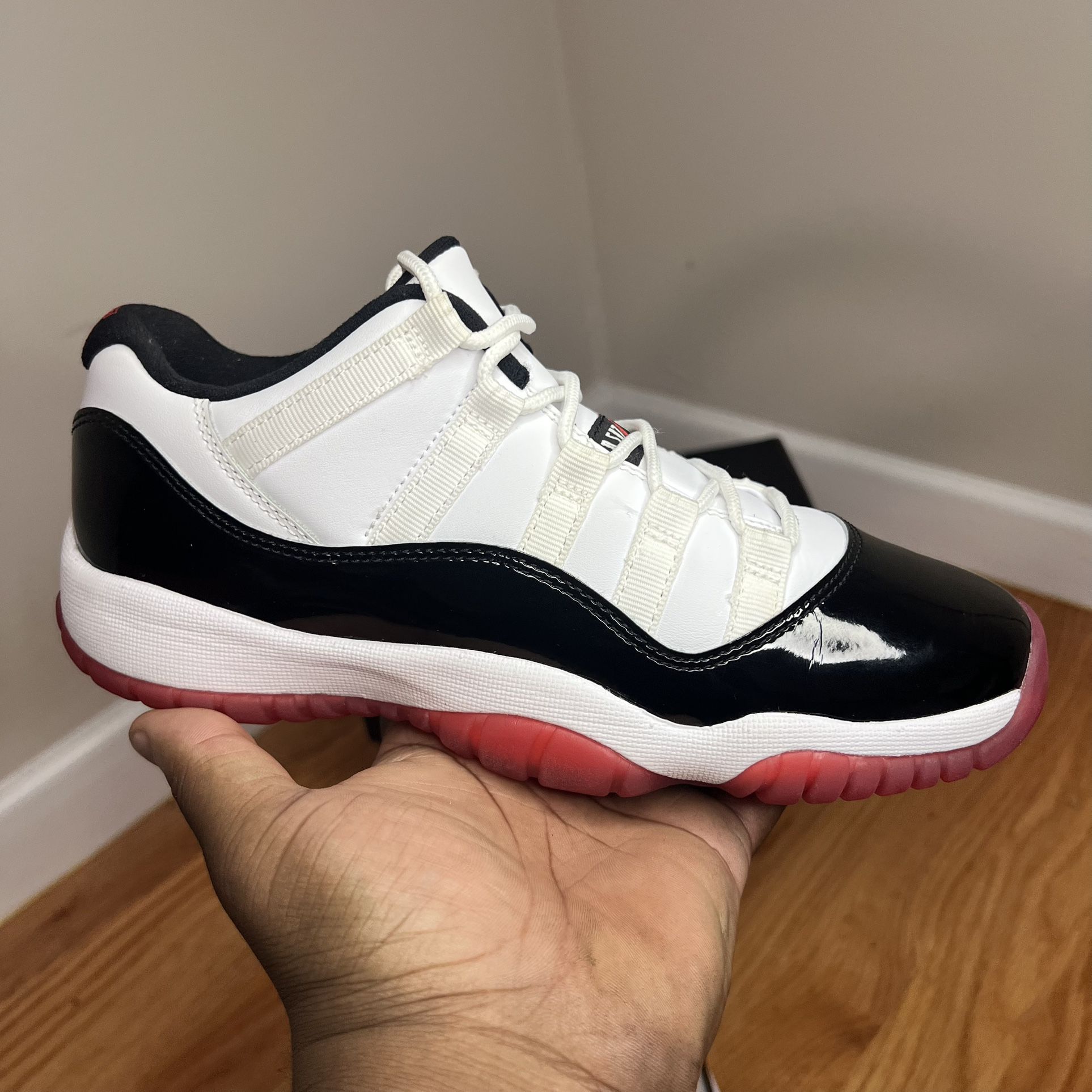 Air Jordan Retro 11 Low Concord Bred GS Sneakers 528896-160 Size 5.5Y/7W