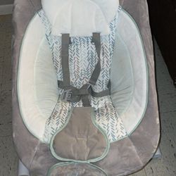 bassinet and baby swing 