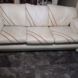 Leather Couch And Love Seat Set Excellent Condition