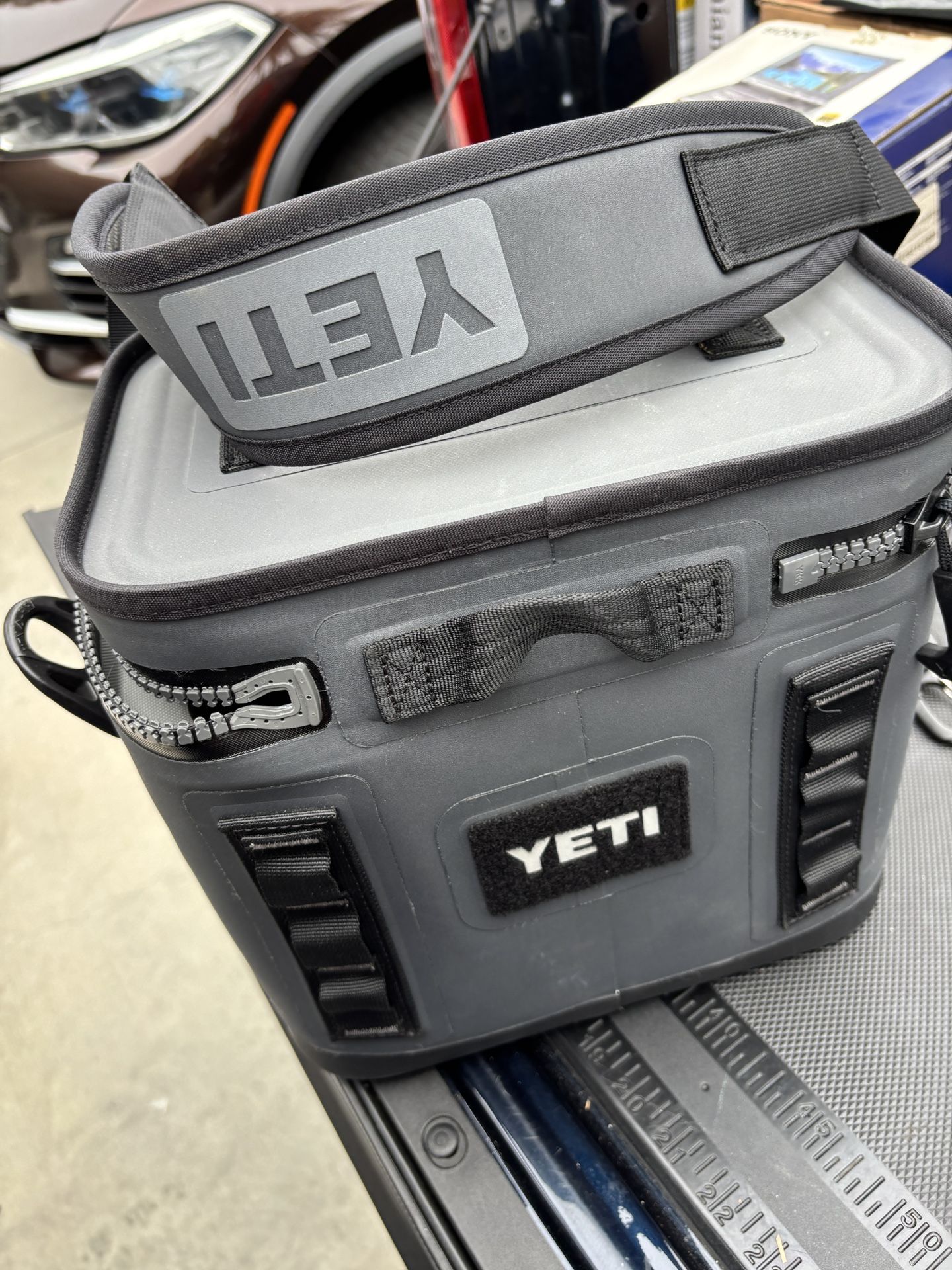 Yeti Hopper 8 Cooler