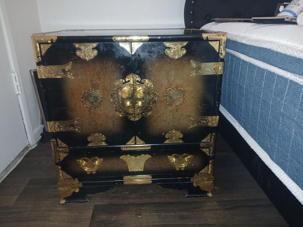 Movining Must Sell....Vintage Asian Cabinet 