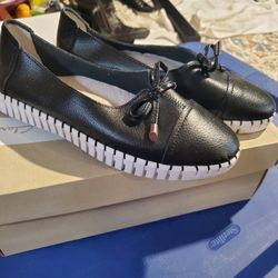 New Size 8 Slip On Shoe 