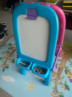 Crayola double sided magnetic easel