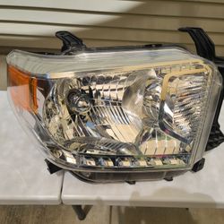 14-20 OEM Toyota Tundra PASSENGER RH Headlight