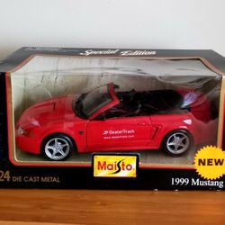 1:24 Display Maisto Special Edition Red '99 Mustang GT Convertible 