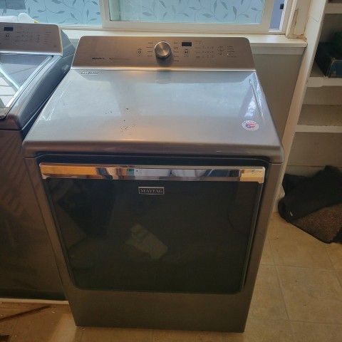 Bravo XL Maytag Matching  Washer Dryer Set