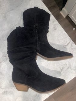 Women’s black suede western boots size new with tags