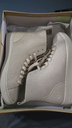 Shoes size 6