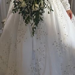 Beautiful Wedding Dress In Good Condition Just Need A Little Cleaning Size 14  Asking $250!!!obo