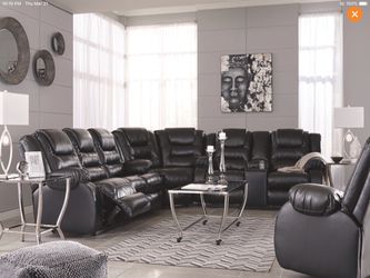 New Reclining Sectional Set