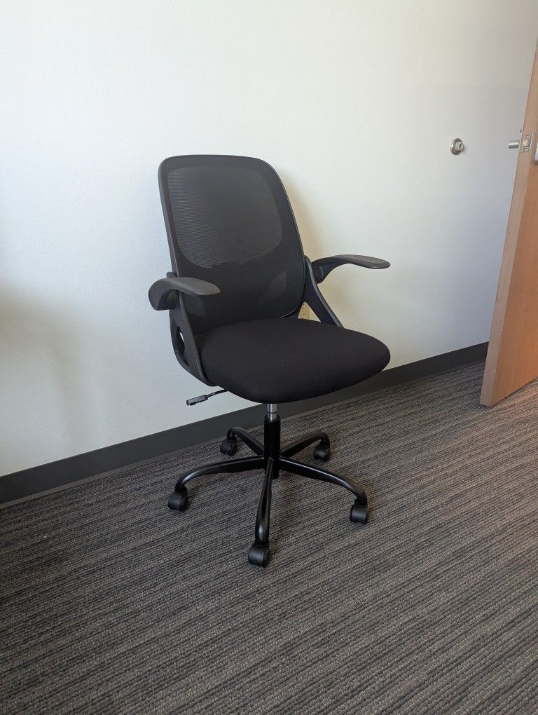 Ergonomic Mesh Black Office Chair – Lumbar Support, Flip-Up Arms, Swivel – $40