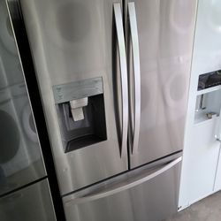 Like New 2020 Kenmore Stainless Steel French Door Refrigerator 