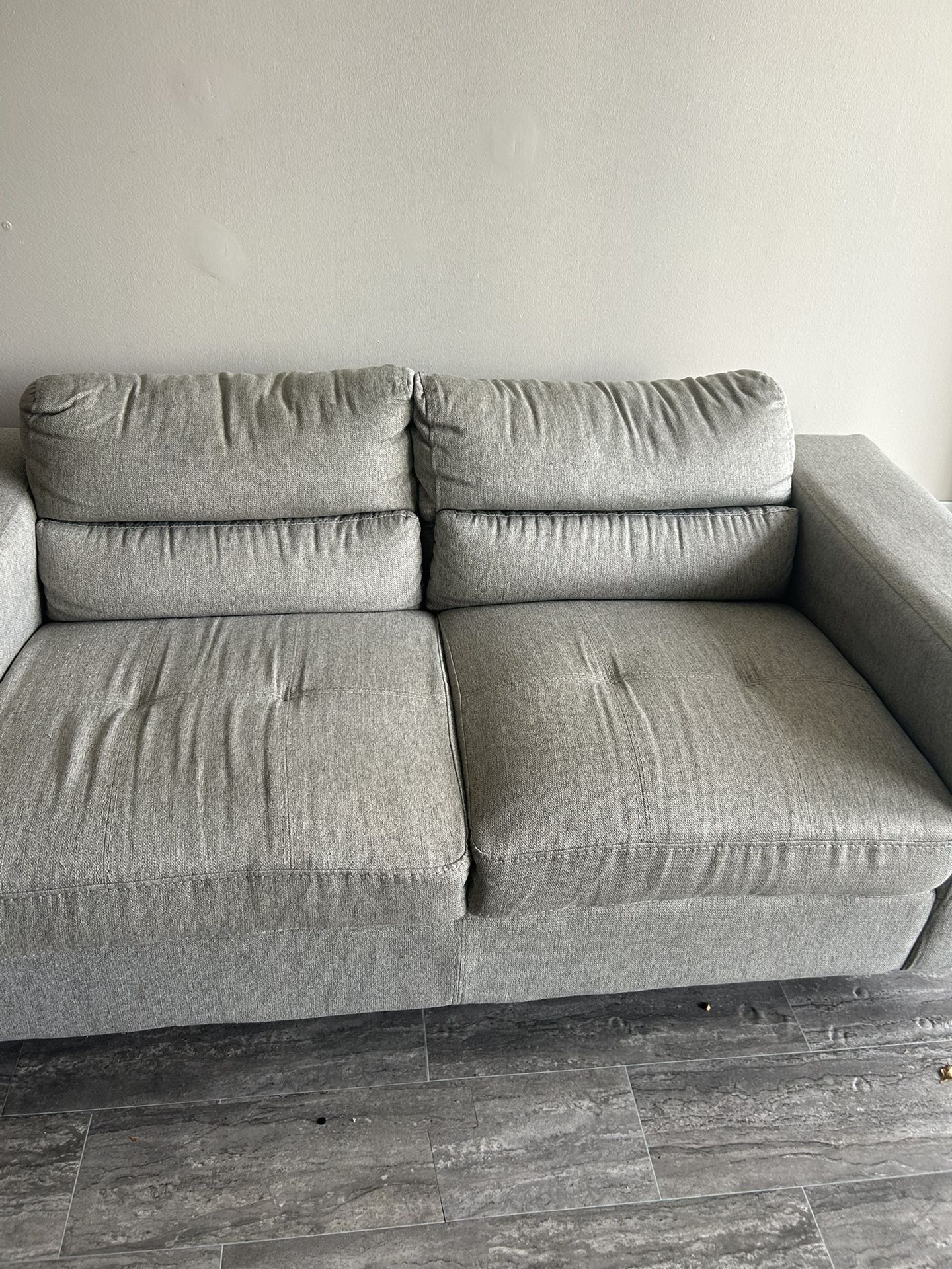 Couch ( Free Pillows)