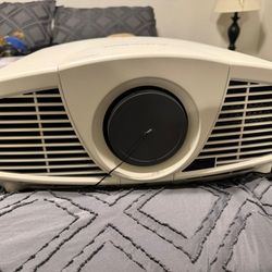 Mitsubishi PROJECTOR 4000 LUMENS