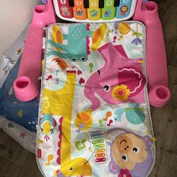 Play mat with piano