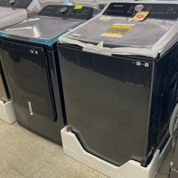 Samsung 5.1cu. Top Load Washer And Gas Dryer 