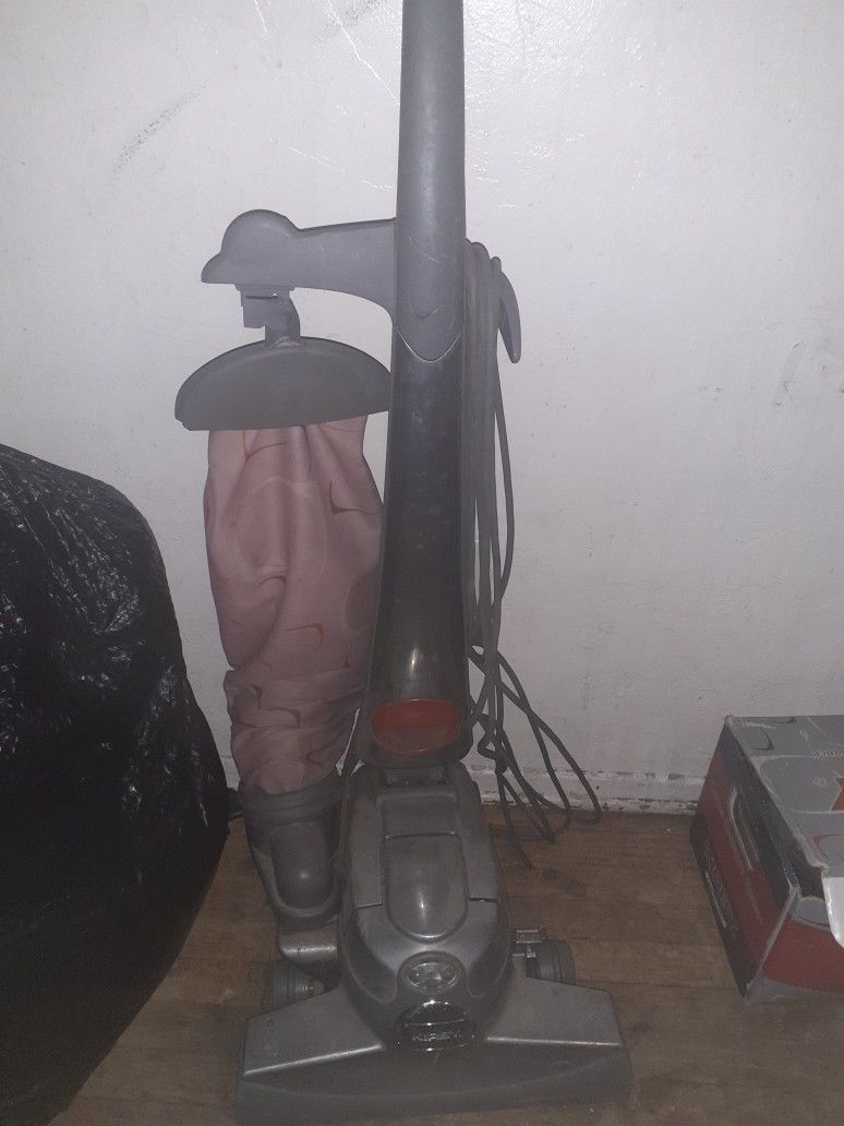 Kirby Vacuum With All Accessories Mint