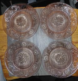 Tiara glass plates (4) pink set
