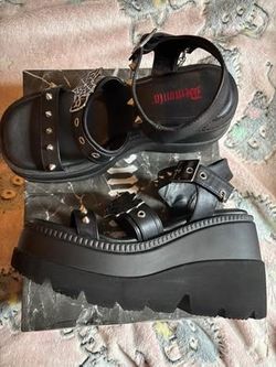 Demonia Shaker-13 sandals