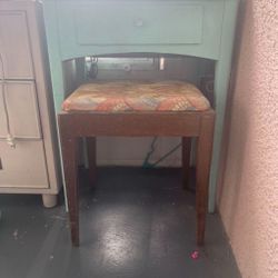 Old Fashioned Sewing Machine + Table/Chair.