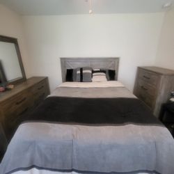 Queen Bedroom Set
