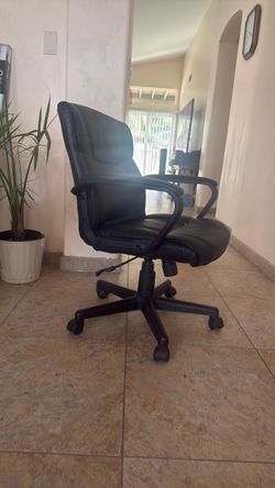 Black Leather Office Chair with Armrests