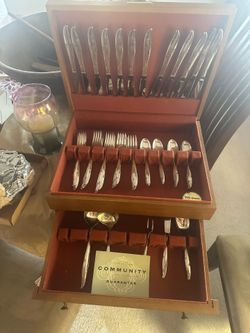 McGraw silver Silverware set in beautiful wood box