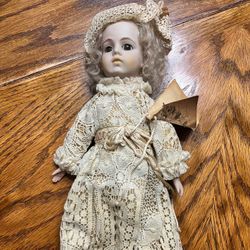 Antique 11200 Flower Girl 13th Doll