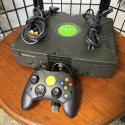Xbox Original Console and Controller