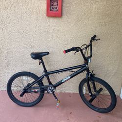 Bike - Mongoose Brawler BMX 