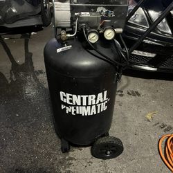 Central Pneumatic 21 Gallon, 2.5 HP, 125 PSI Vertical Air Compressor