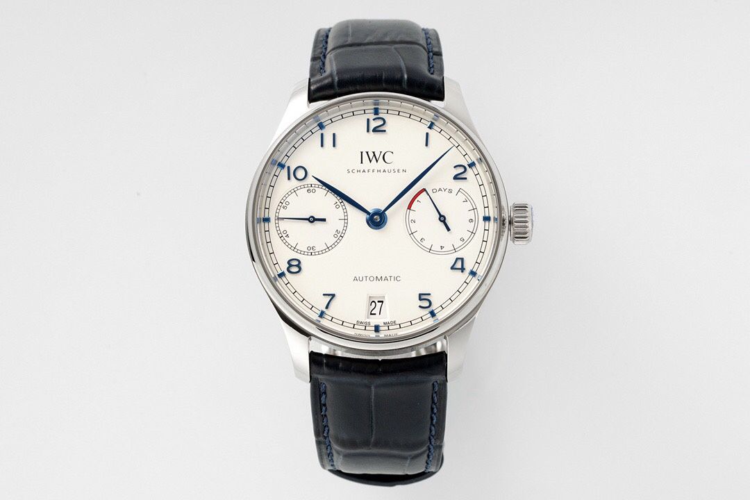 A classic business watch for boys