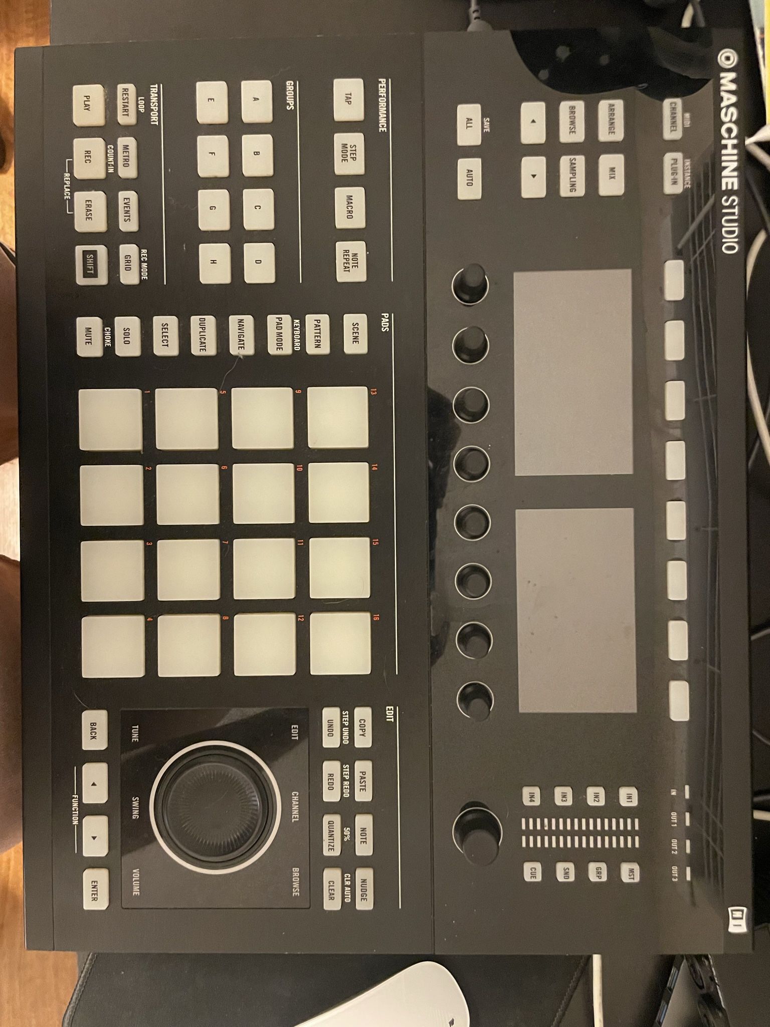 Native Instruments Maschine Studio
