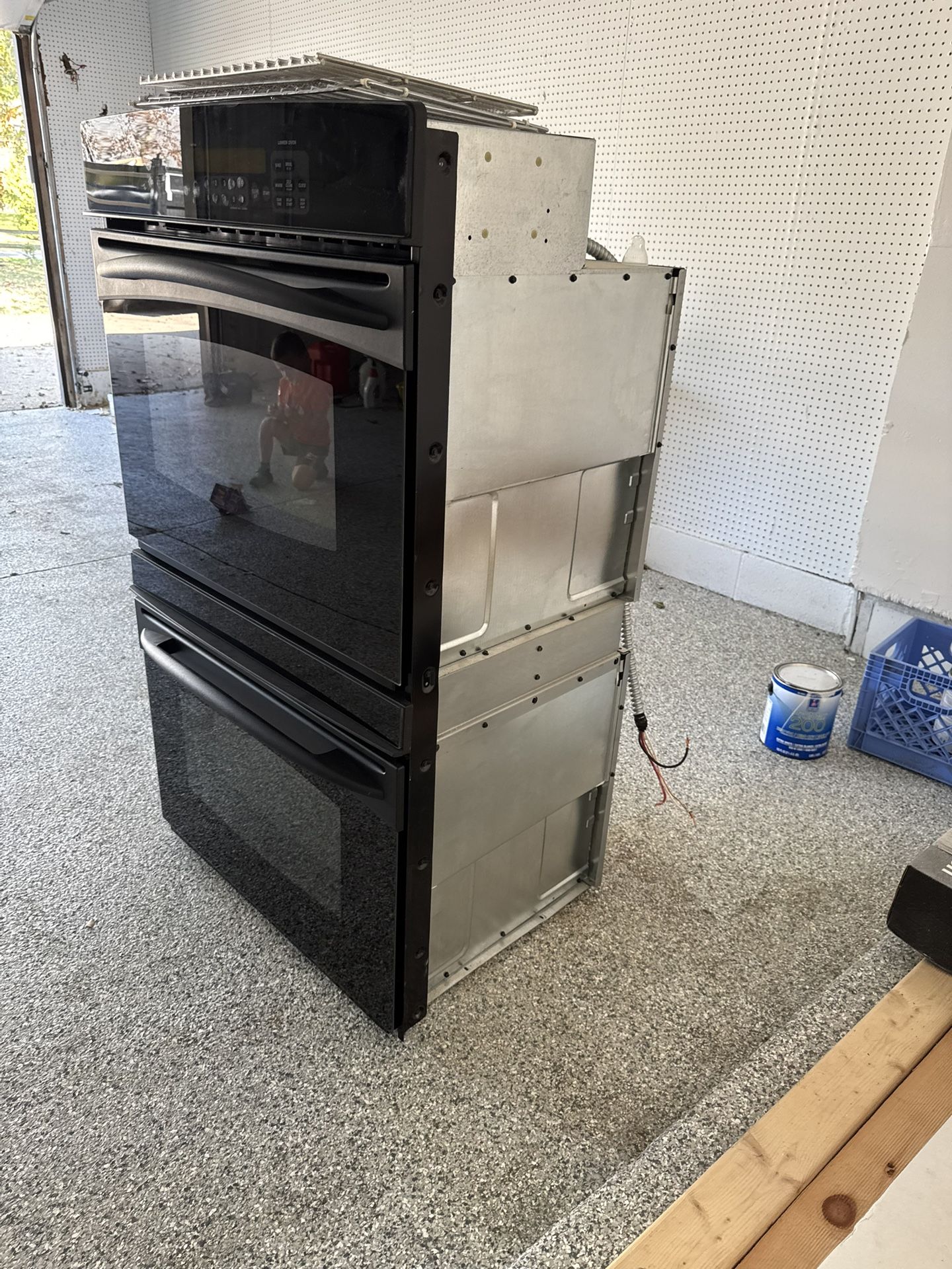 2013 GE Profile 30-inch Built-In Double Convection Wall Oven (PT9550SFSS).