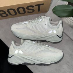 Yeezy 700 Salt 12.5