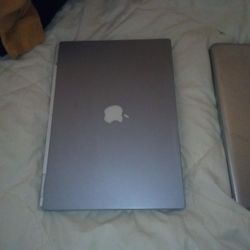 Hp And Apple Laptop 