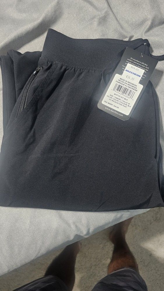 Skecher Men's
GO WALK Action Pant, Size M, New With Tag