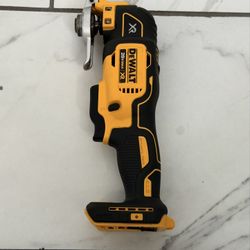 Dewalt 20v Max XR Brushless 3-Speed Multi-Tool ( Used Like New )