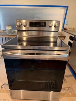 LG 6.3 cu. ft. Electric Range with Air Fry (Model: LREL6323S)