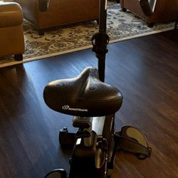Nautilus U616 Upright Exercise Bike – Excellent Condition