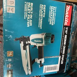 MEDIUM CROWN STAPLER Engrapadora de Corona Mediana de 7/16' 445 SOLID TOP-LOADING ALUMINUM MAGAZINE FOR LONGER LIFE €918810 60EPZ9P6E00) DEPTH ADJUSTM