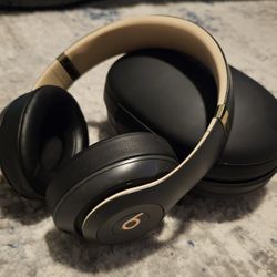 Beats Studio 3 Wireless Headphones – Excellent Condition