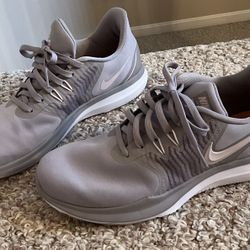 Women’s Size 7 1/2 Nike Sneaker