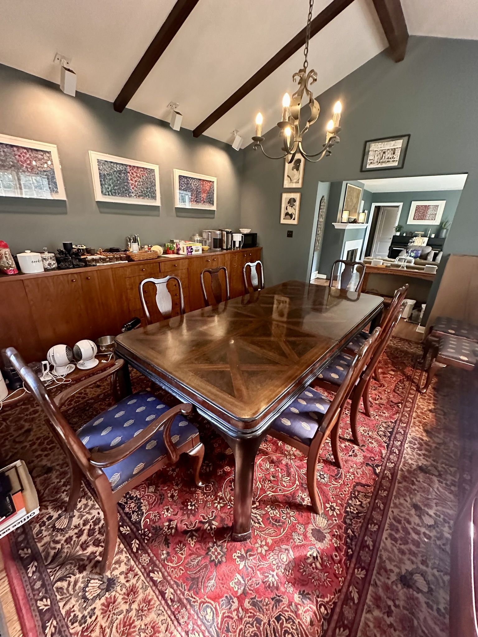 Beautiful Large dining room table and chairs - (West Seattle)