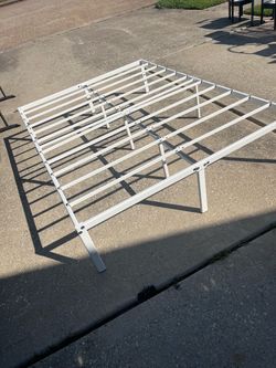 Title Full 14' Platform Bed, No Box Spring WHITE Pl ASSEMBLED