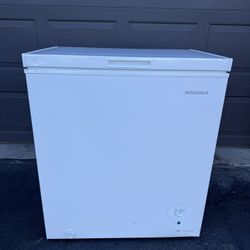 Insignia 5.0 cu ft chest freezer