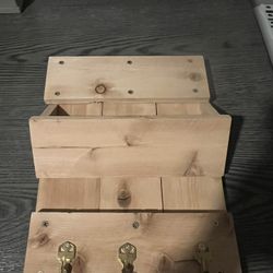 Handmade mail and key holder