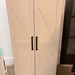 Farmhouse Small Kitchen Pantry